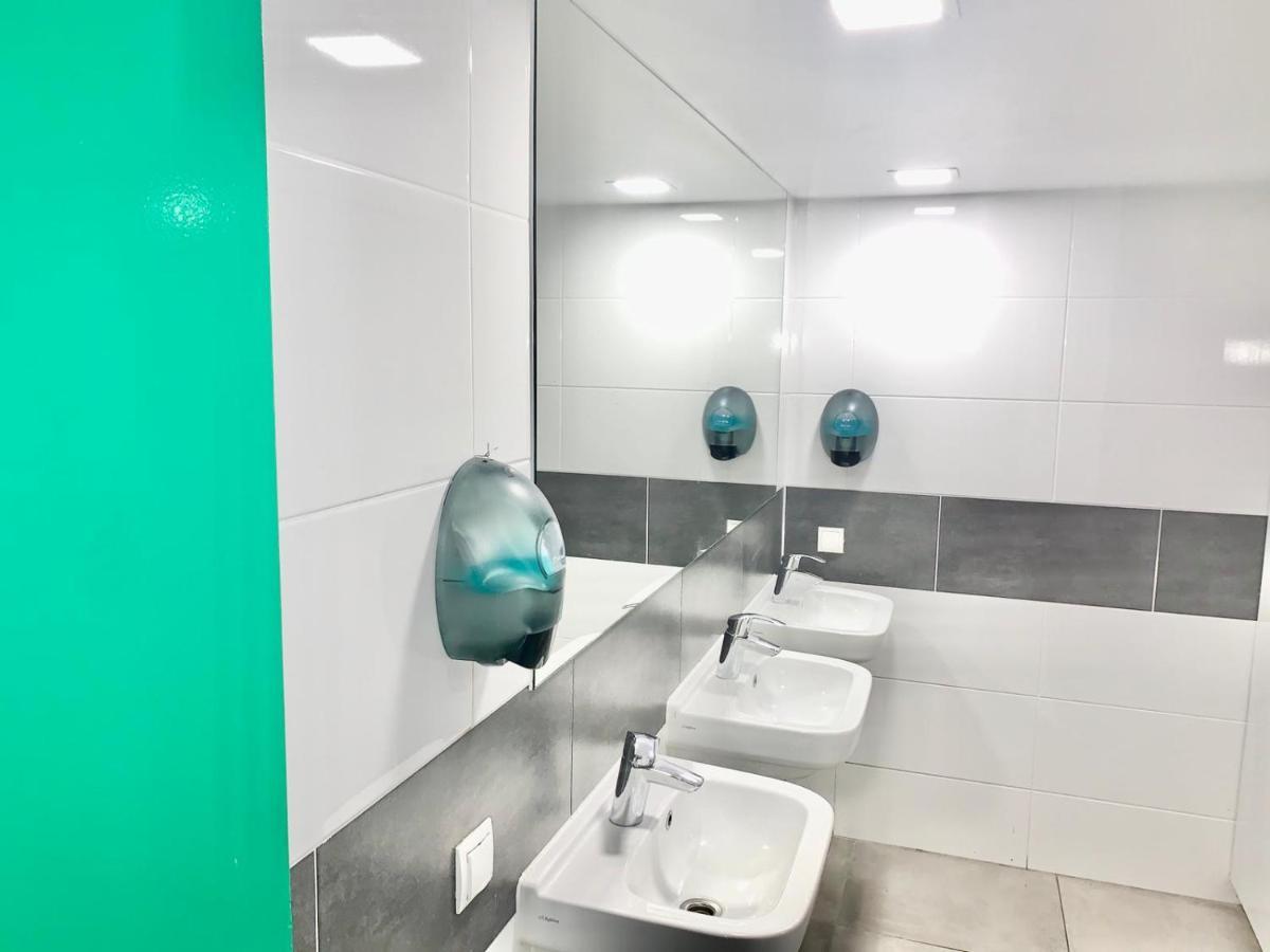 Room for 5 People,1186644523:JPEG