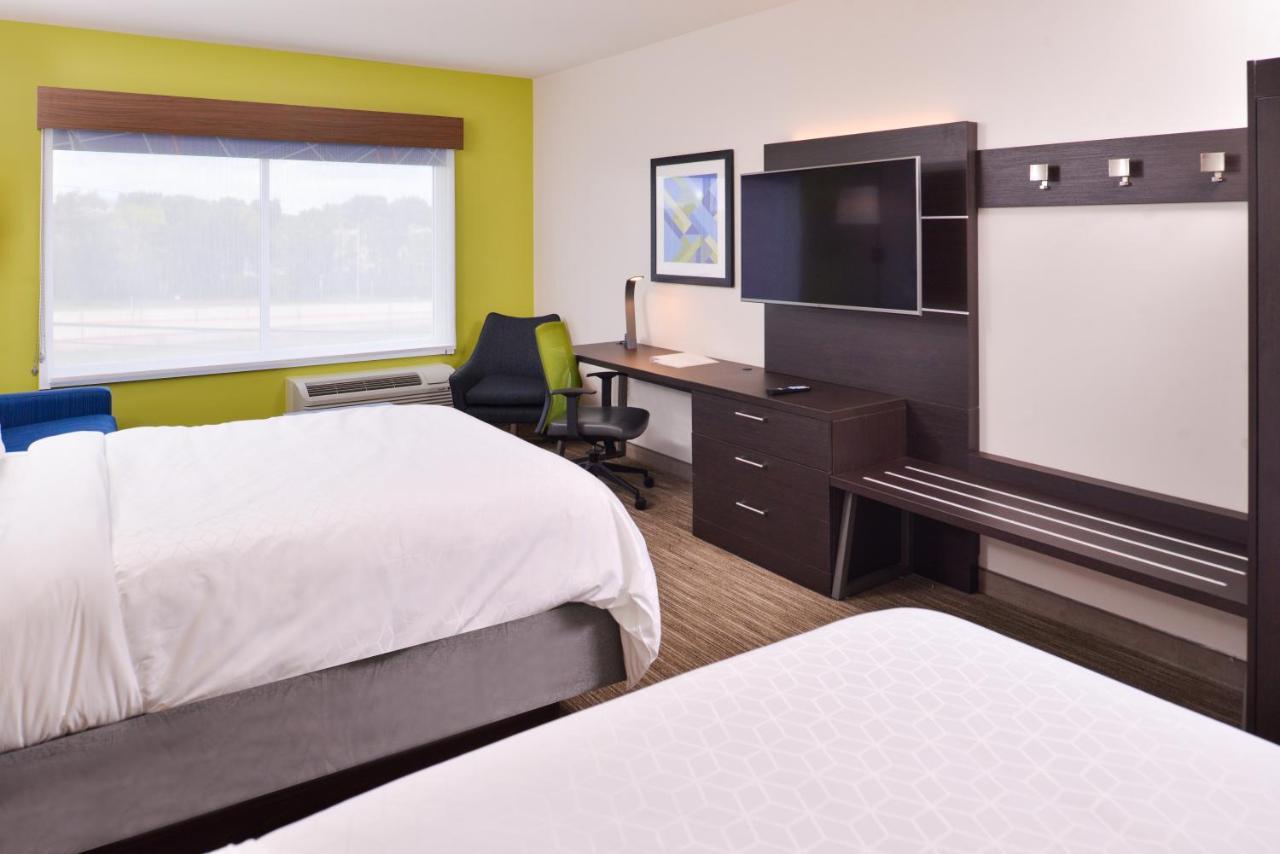 Standard Queen Room Two Queen Beds