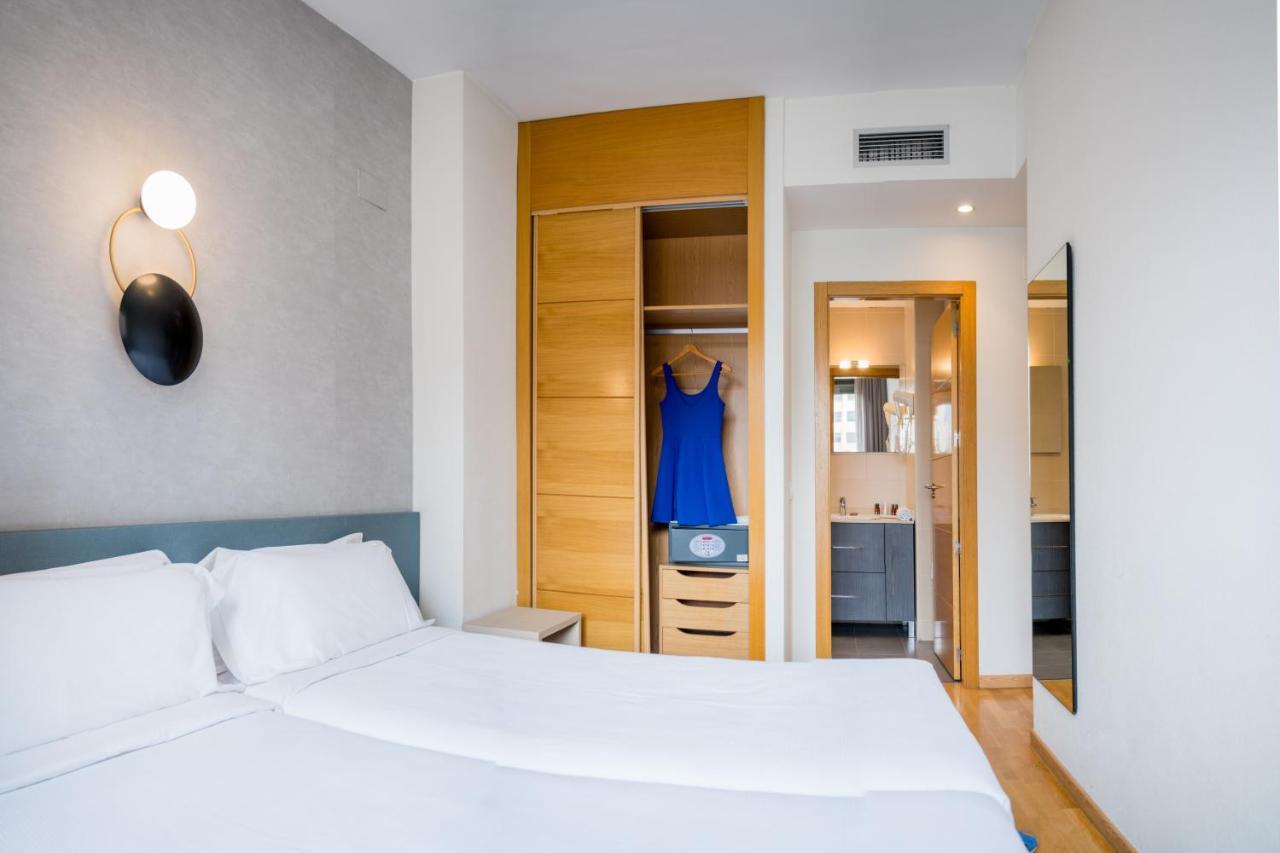 One-Bedroom Apartment Twin