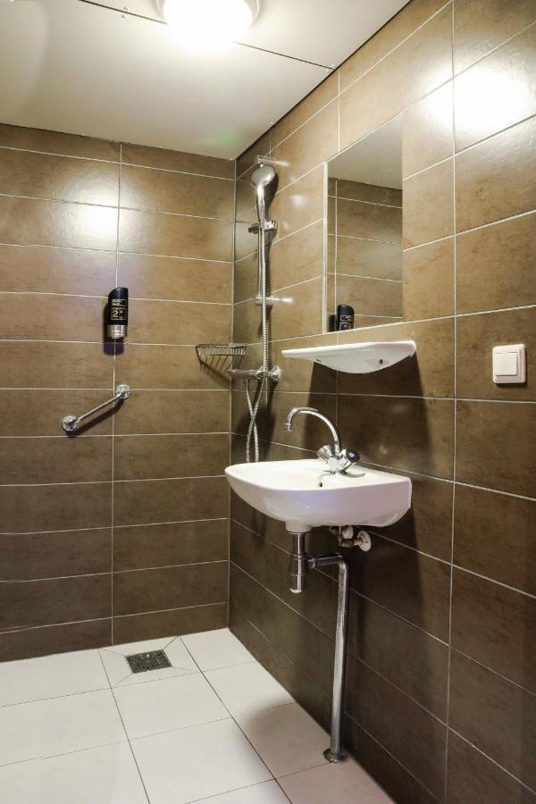 Twin Room with Private Bathroom,1194986200:JPEG