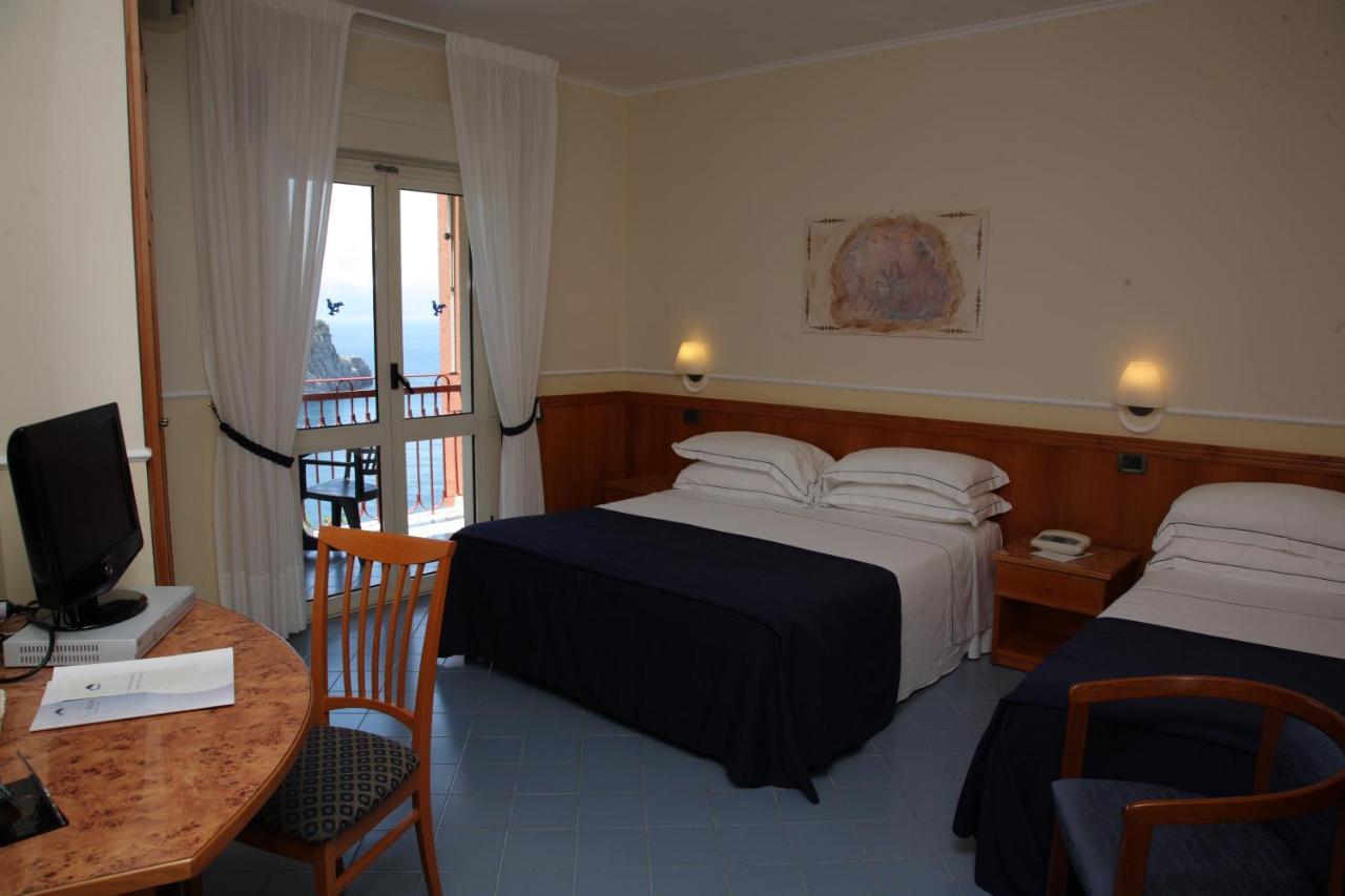 Standard Doppel- oder Zweibettzimmer mit Meerblick