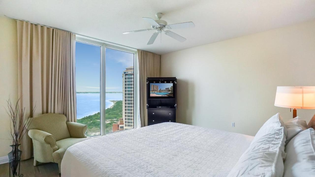 Three-Bedroom Apartment Water View