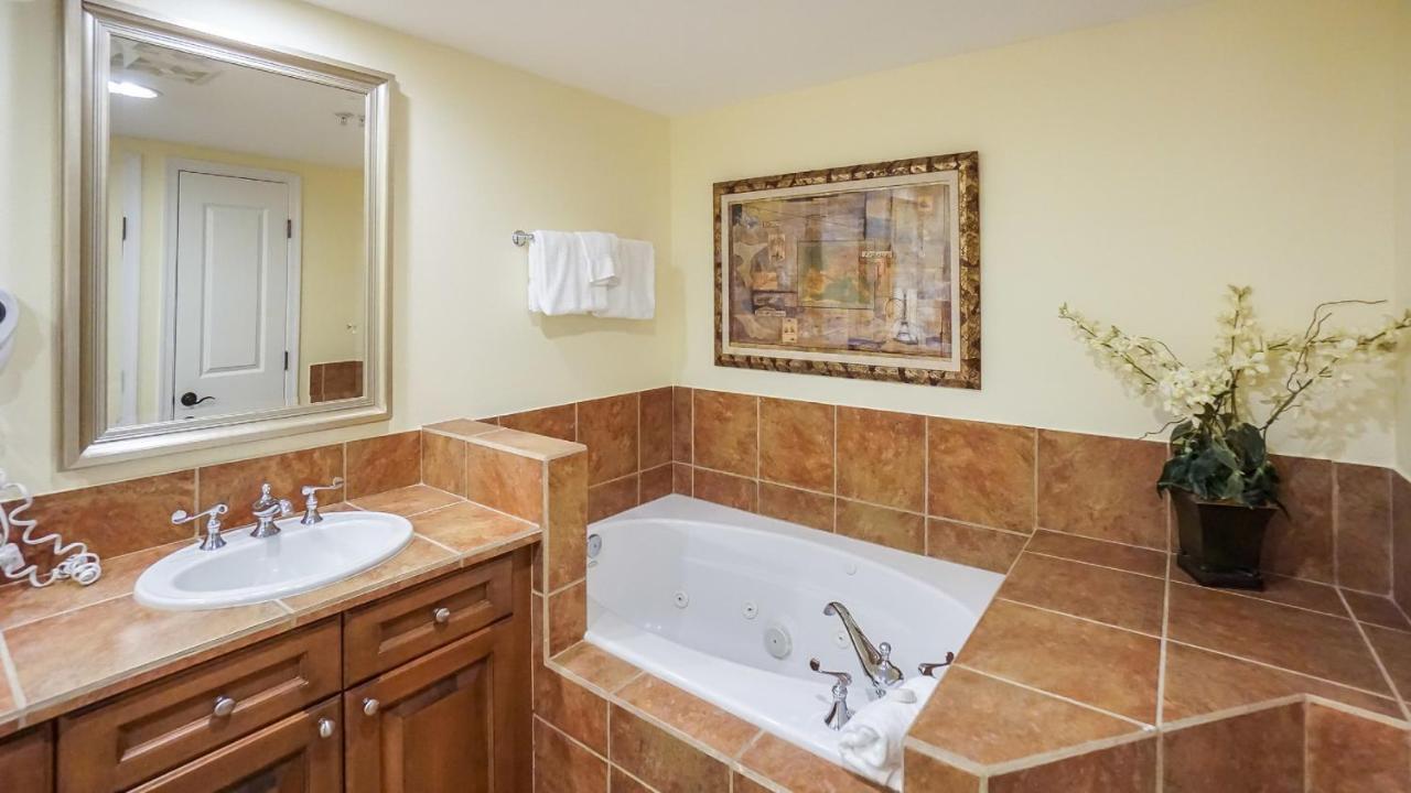 Three-Bedroom Apartment Water View