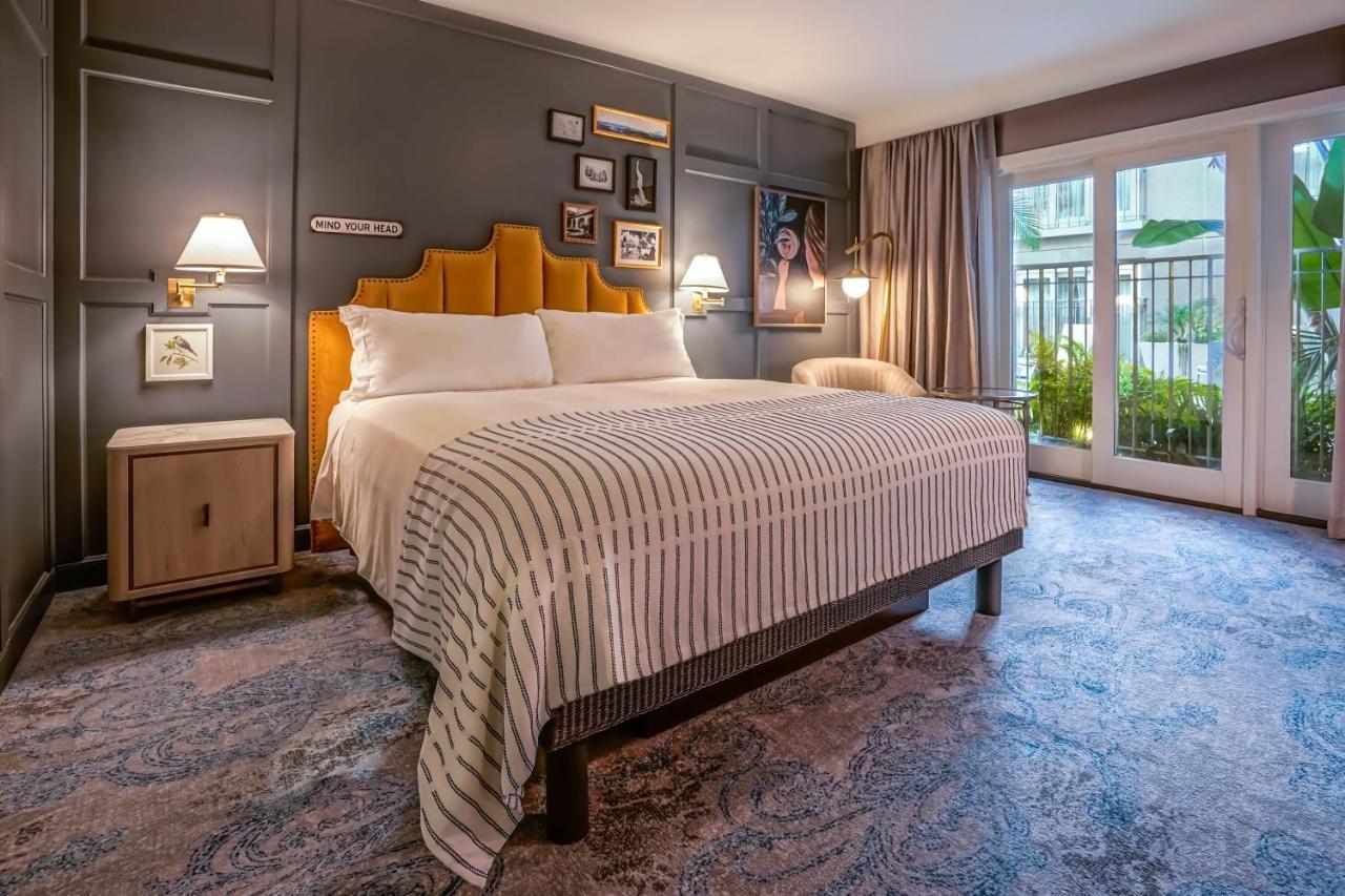 King Room with Pool View,1076092537:JPEG