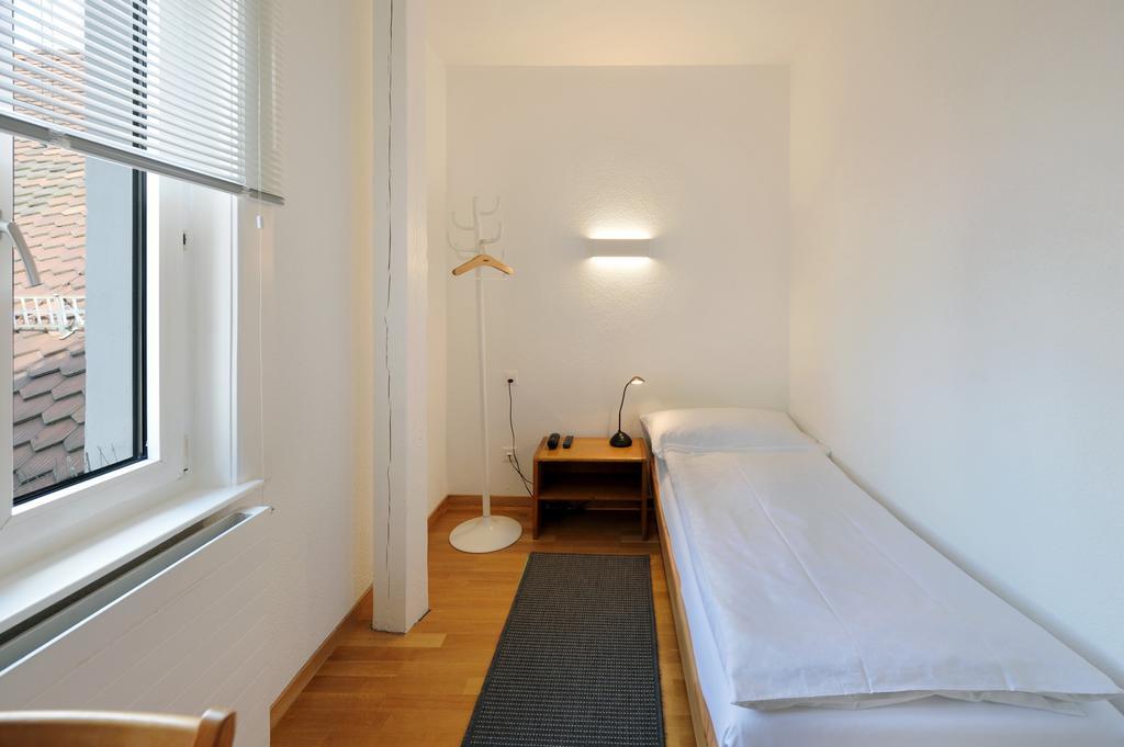 Camera Singola con Bagno Privato Esterno