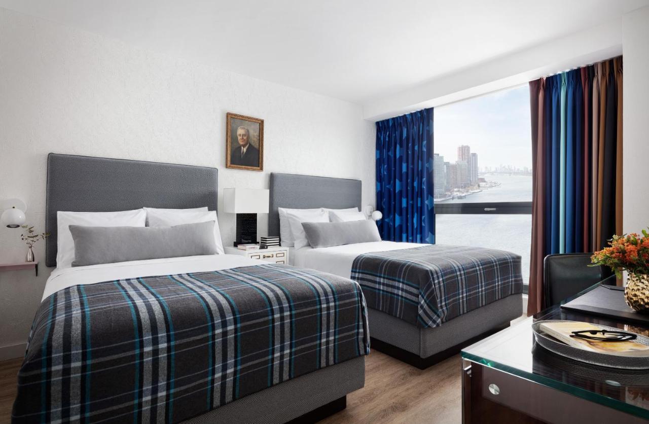Graduate Queen Room with Two Queen Beds and Skyline View