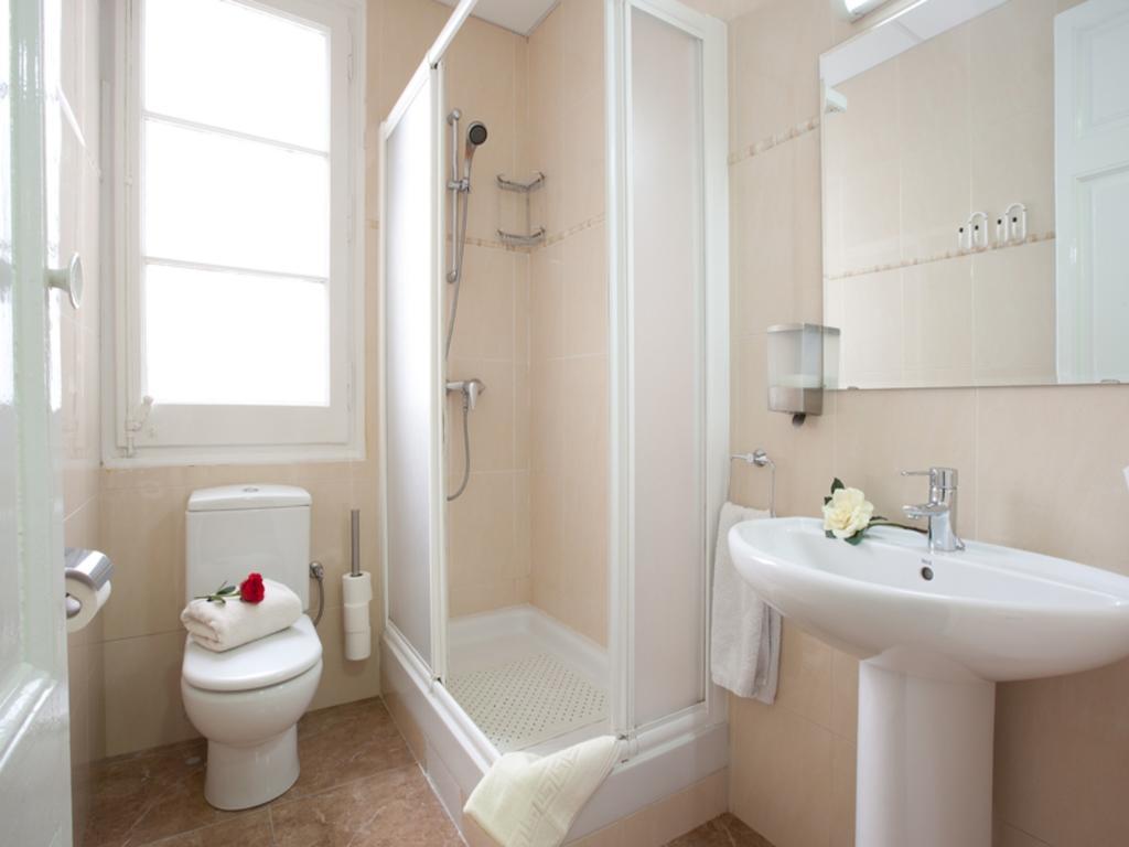 Standard Single Room with Shared Bathroom