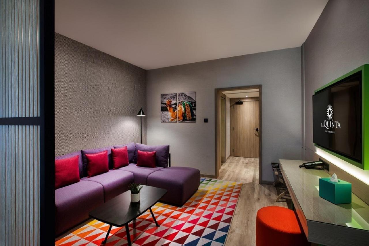 Suite Lit King-Size Junior - Transfert Gratuit vers Plage La Mer et Station de Métro Burj Khalifa/Dubai Mall