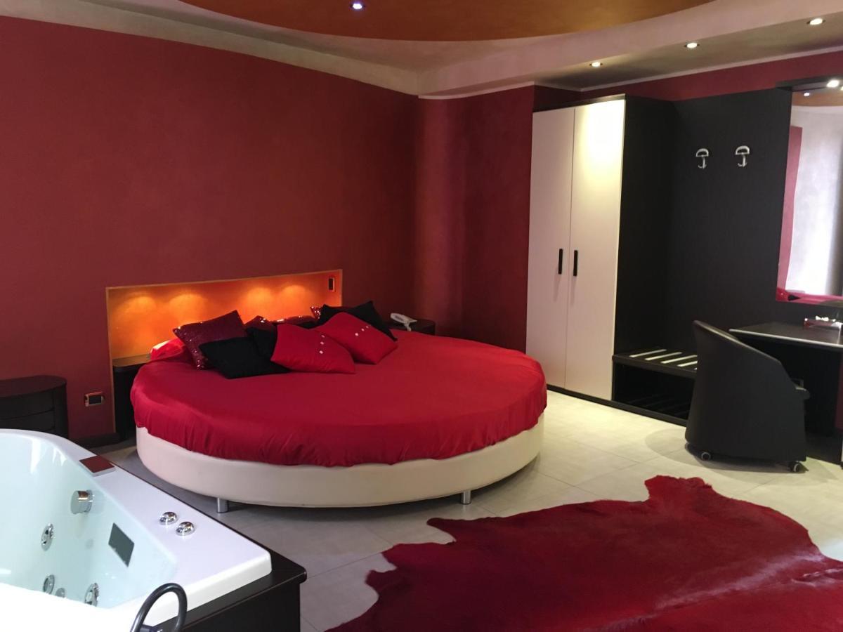 Deluxe Suite with Spa Bath,1404540554:JPEG