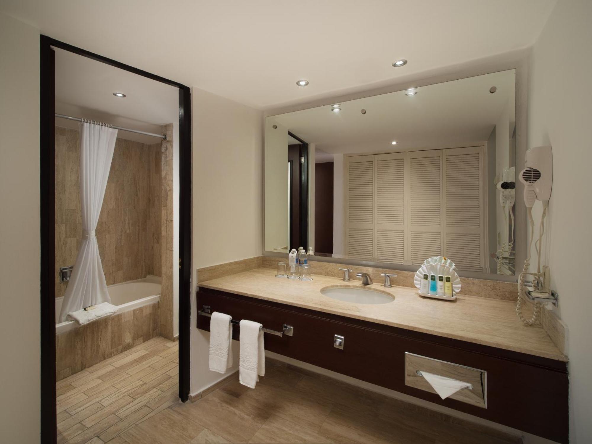 Habitación con vistas a la piscina