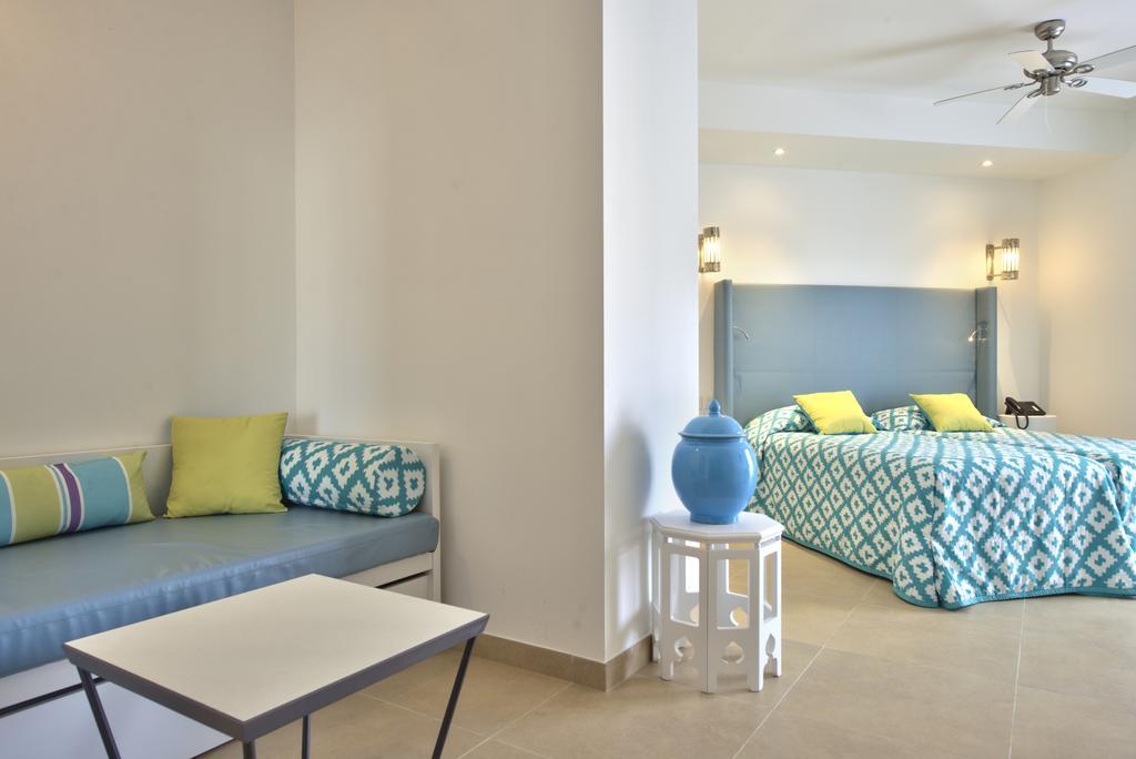Family Room,1371258656:JPEG