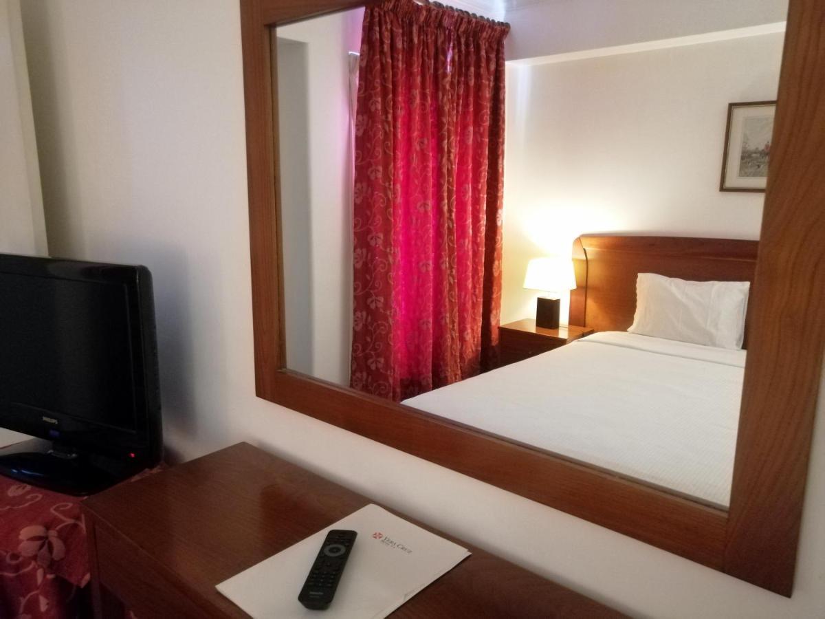 King-Size Suite,1209215581:JPEG