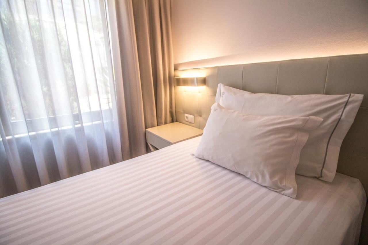 Family Room,1209183649:JPEG