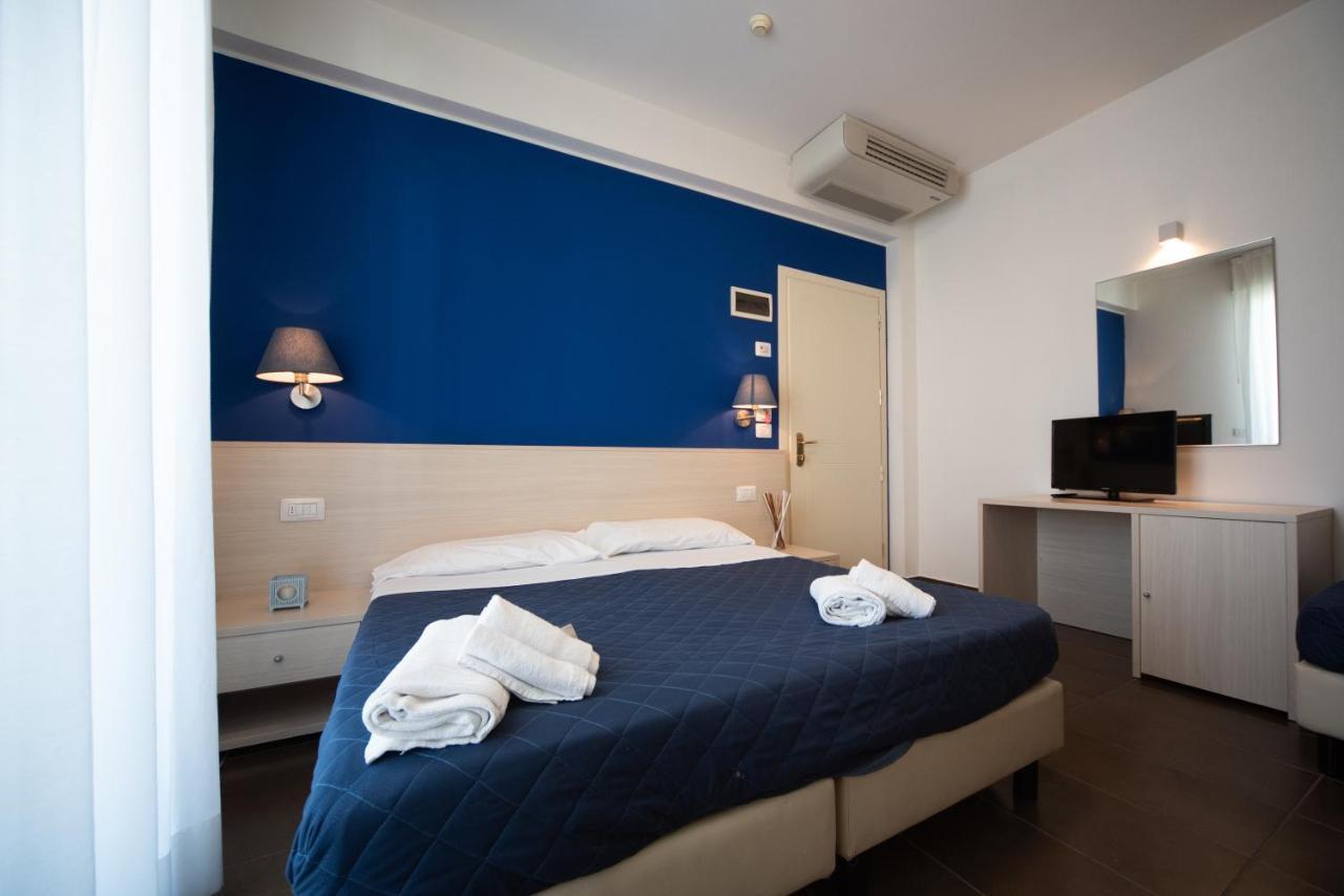 Quadruple Room,1347503531:JPEG