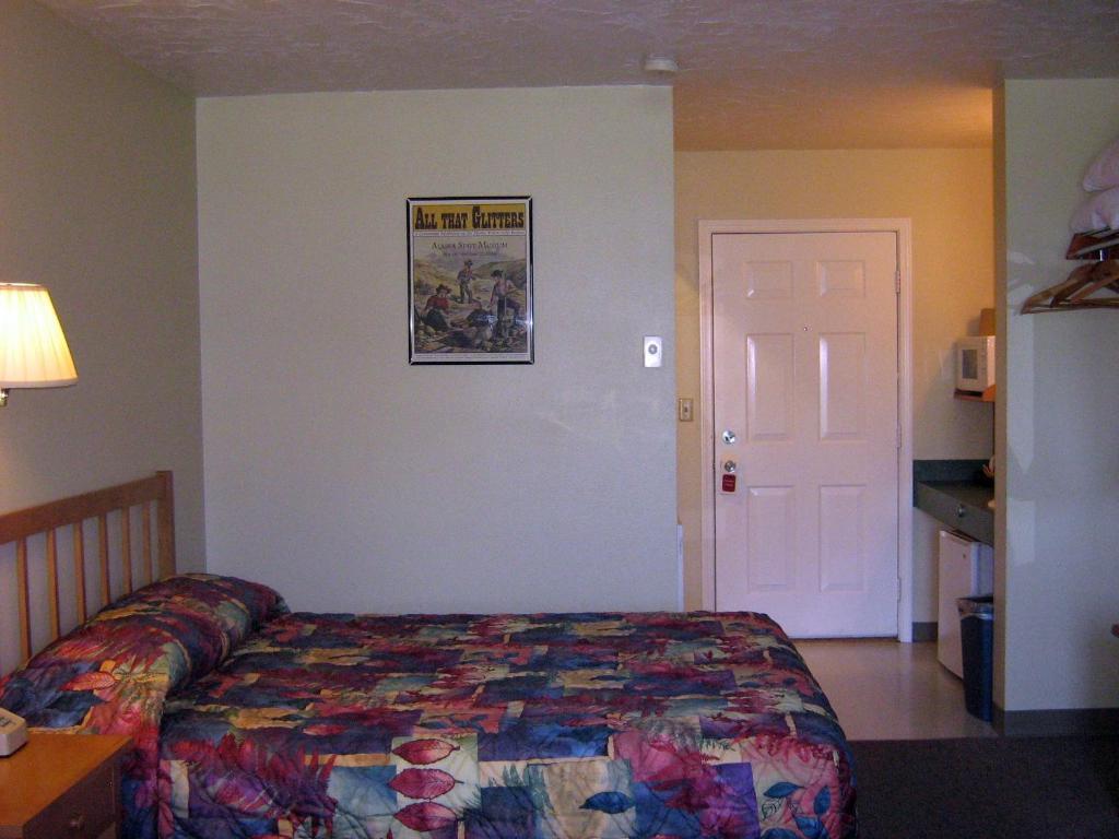 One Queen Room,11475434:JPEG