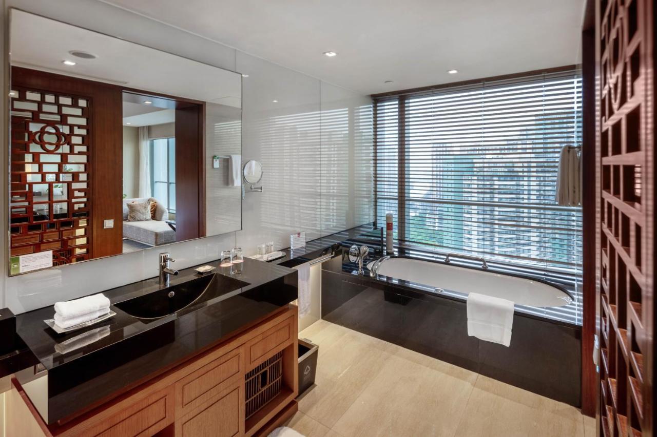 M Deluxe King Room