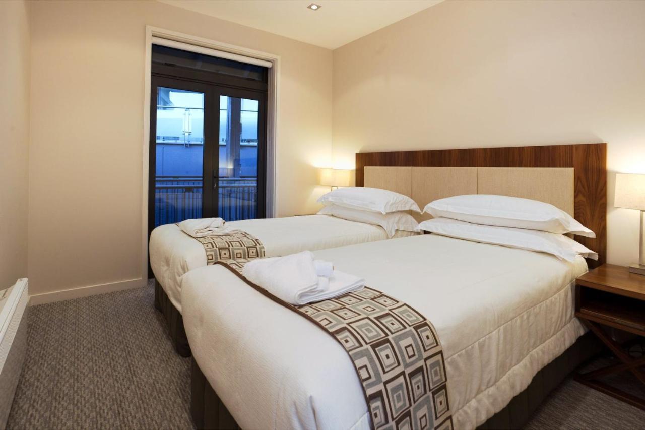 Two-Bedroom Apartment with Lake View,1213317154:JPEG