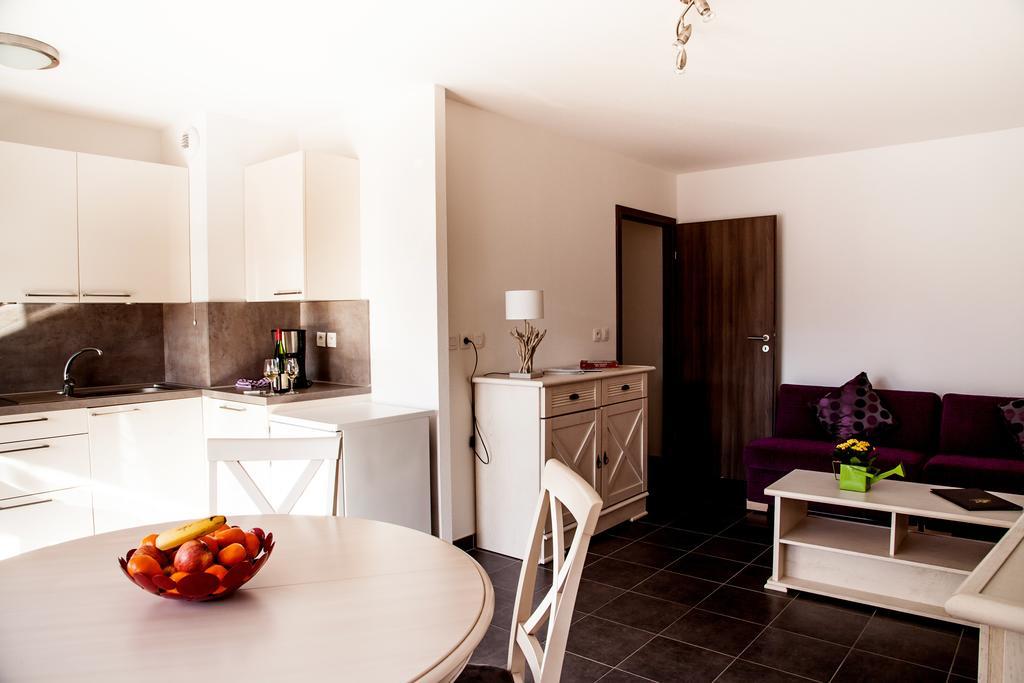 One-Bedroom Apartment,118424062:JPEG