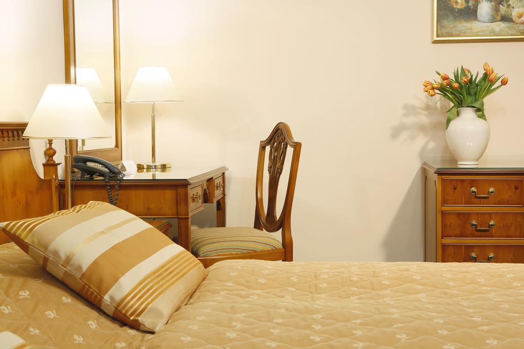 Standard Suite,452020485:JPEG