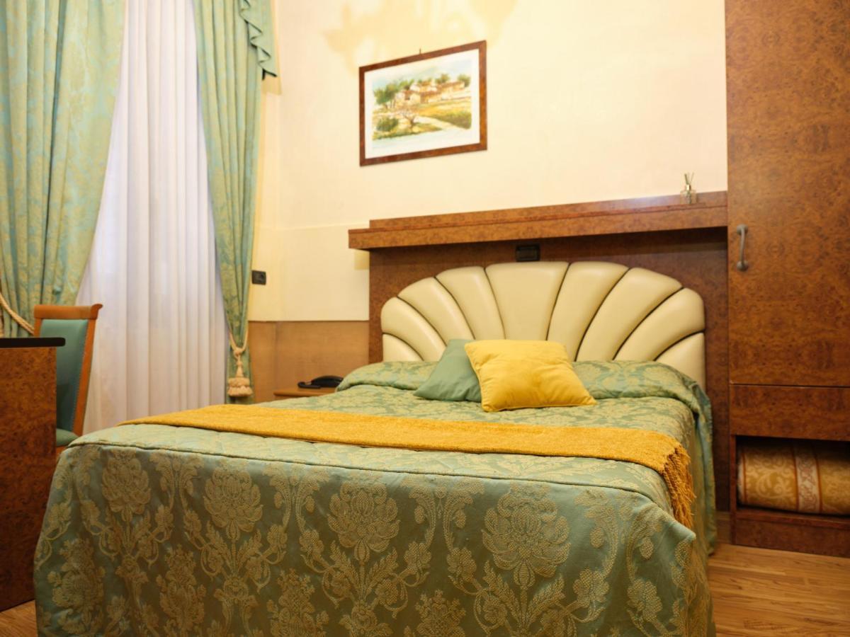 Camera Matrimoniale con Letto a una Piazza e Mezza