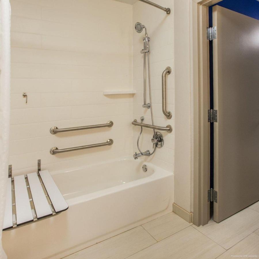 Twin Room Disability Access Bath Tub