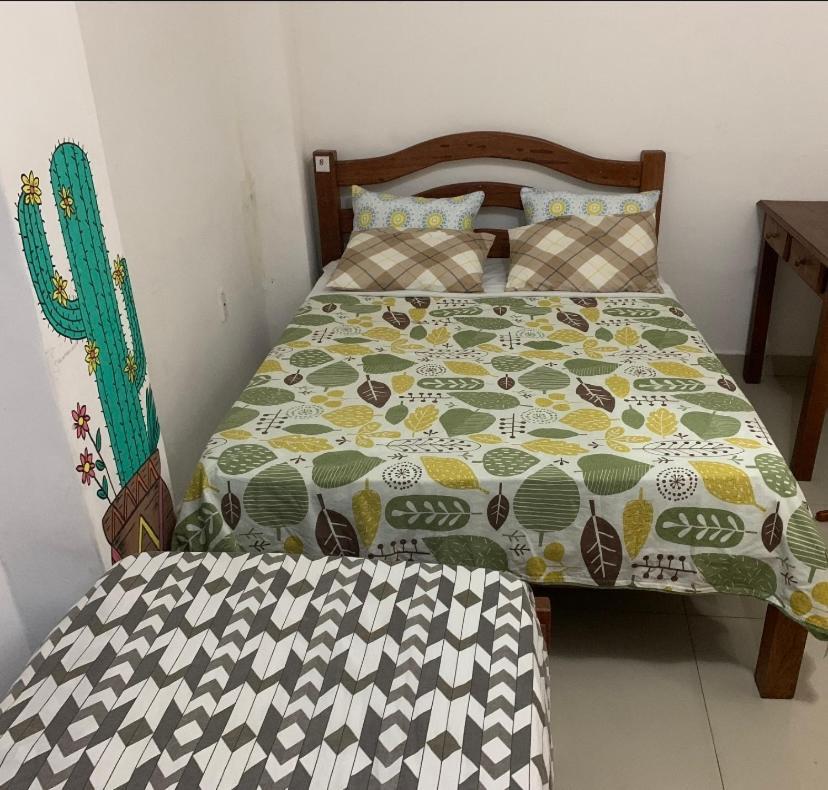Quarto Triplo Básico com Casa de Banho Partilhada