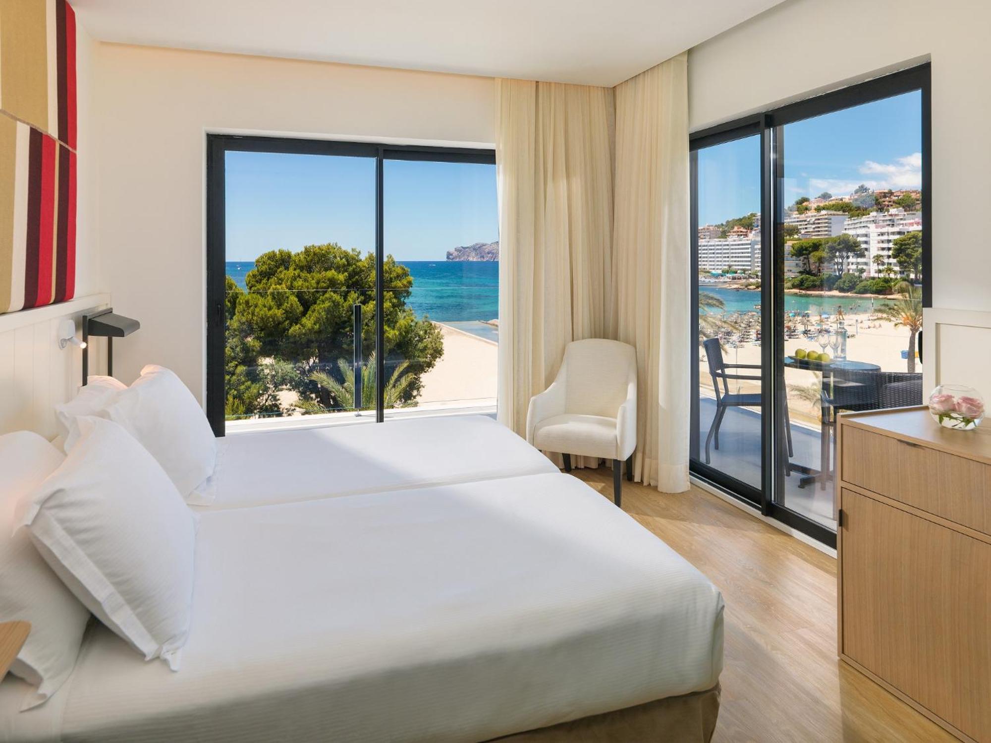 Deluxe Room with Sea View