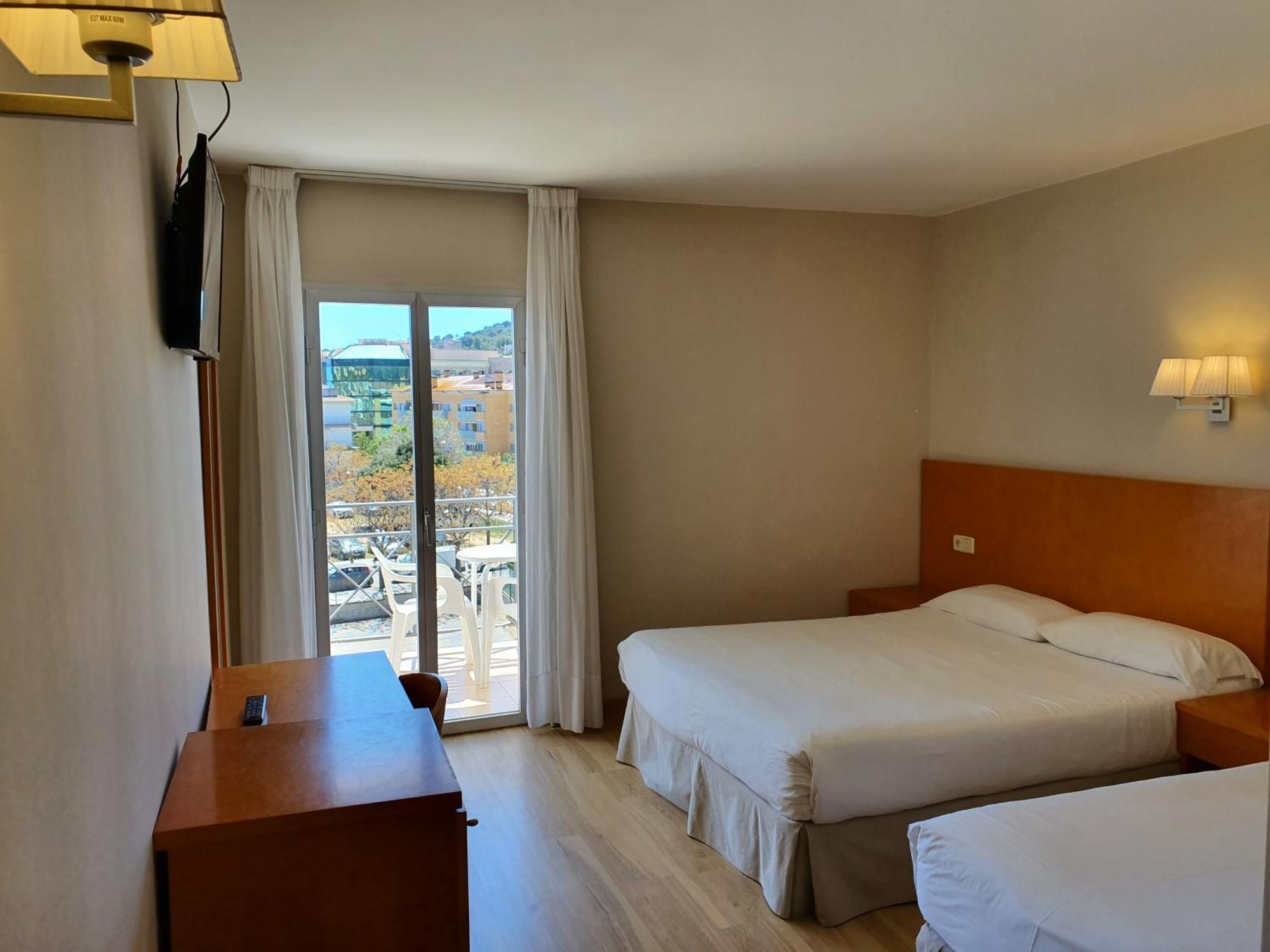 Habitación Triple con balcón