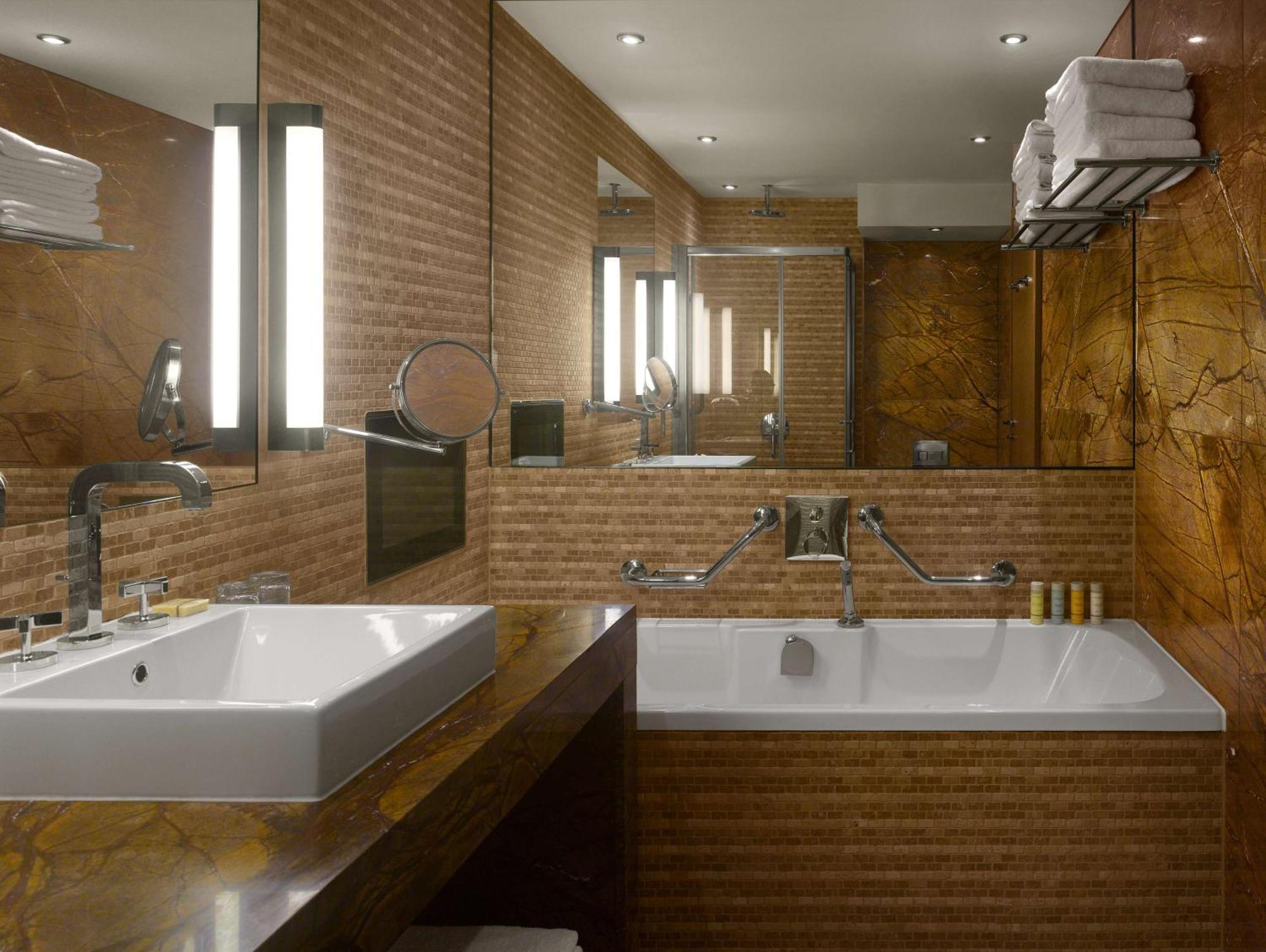 Suite,1476973507:JPEG