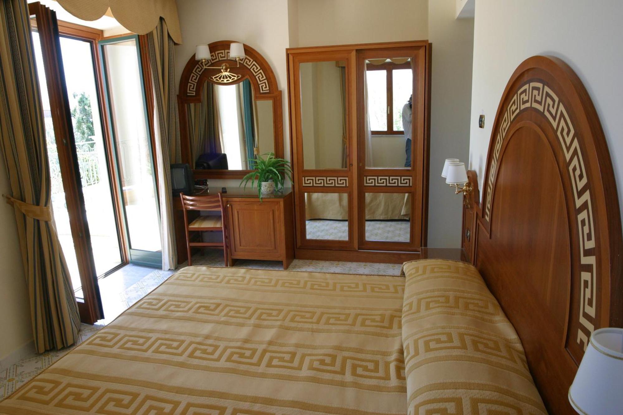 Double Room with Balcony and Sea View,1319830117:JPEG