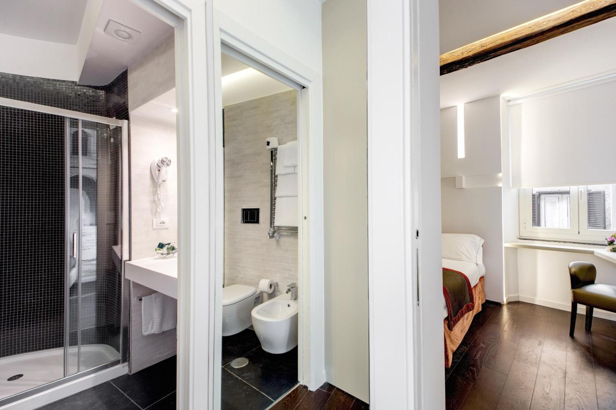 Junior Suite with Pantheon View