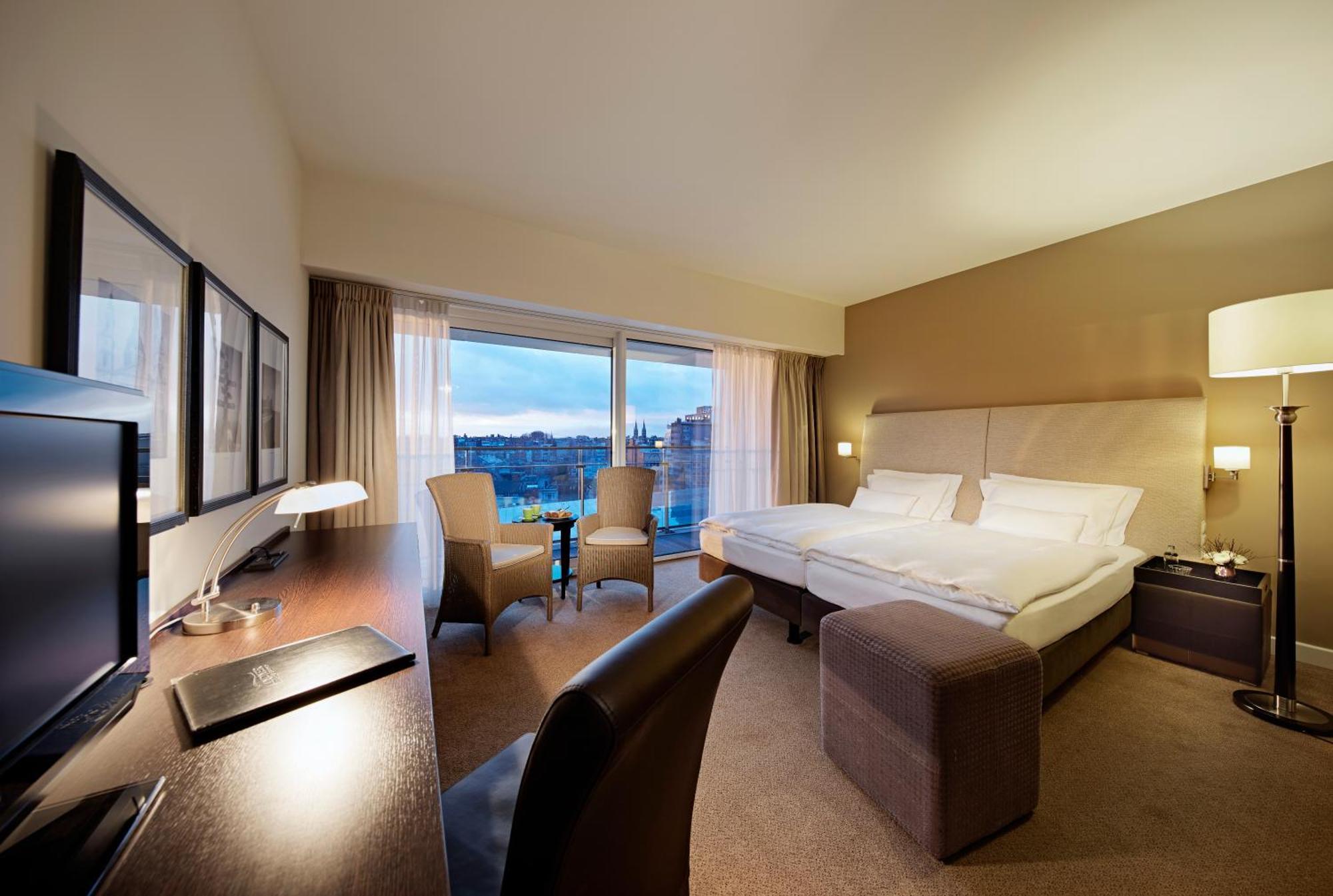 King Room with Balcony and City View,1558278841:JPEG