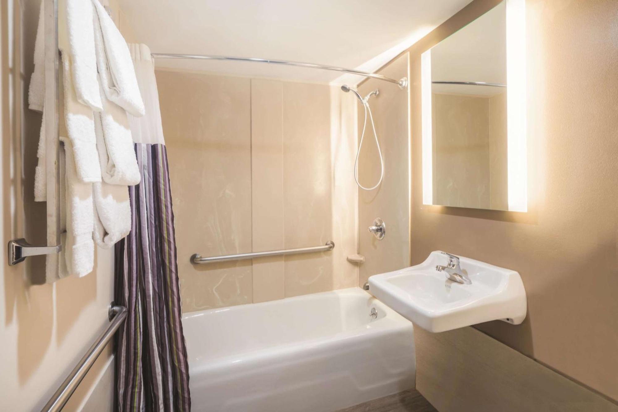 Double Room with Two Double Beds - Non-Smoking