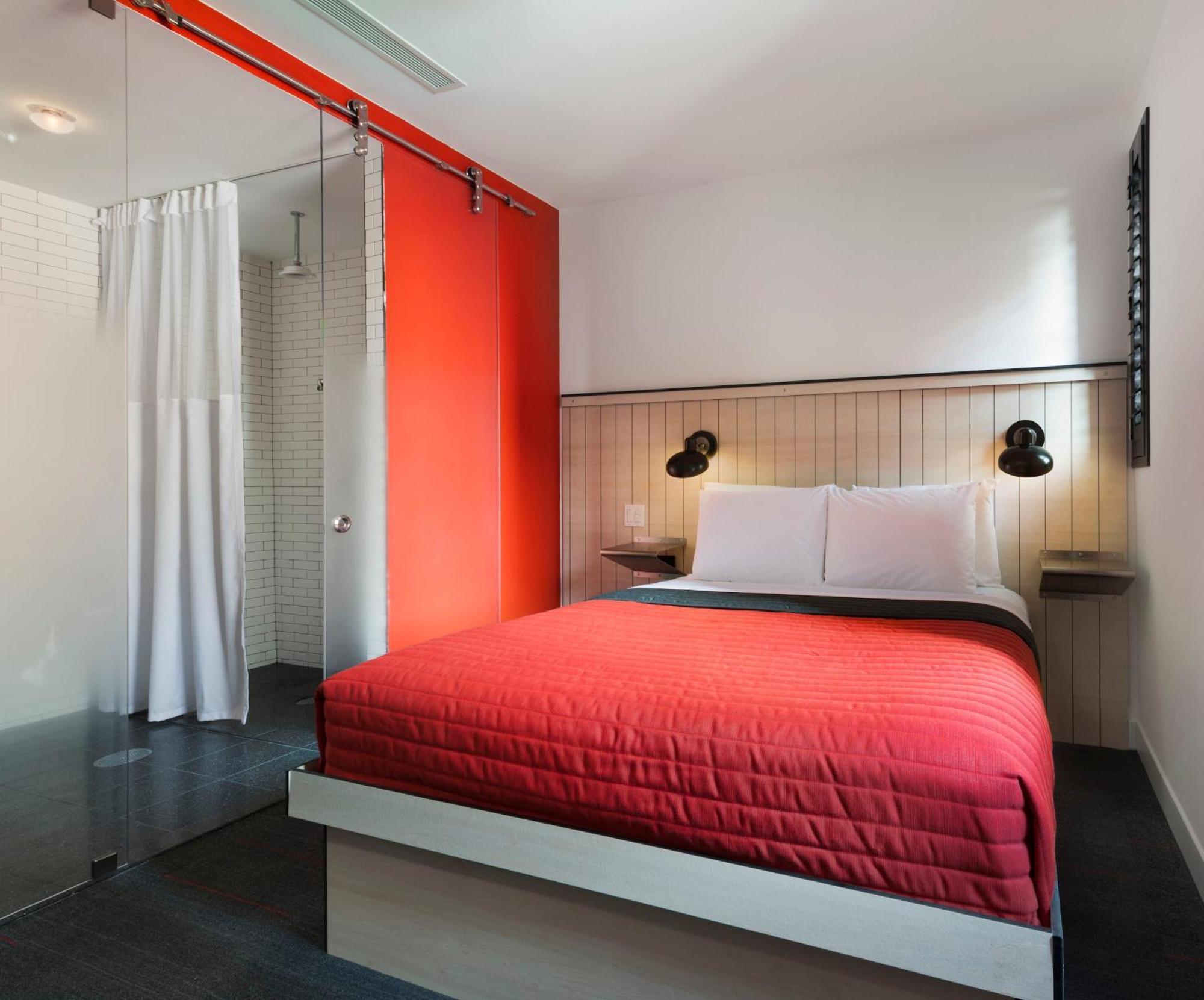 Cápsula com Cama Queen-size Acessível para Hóspedes com Mobilidade Reduzida