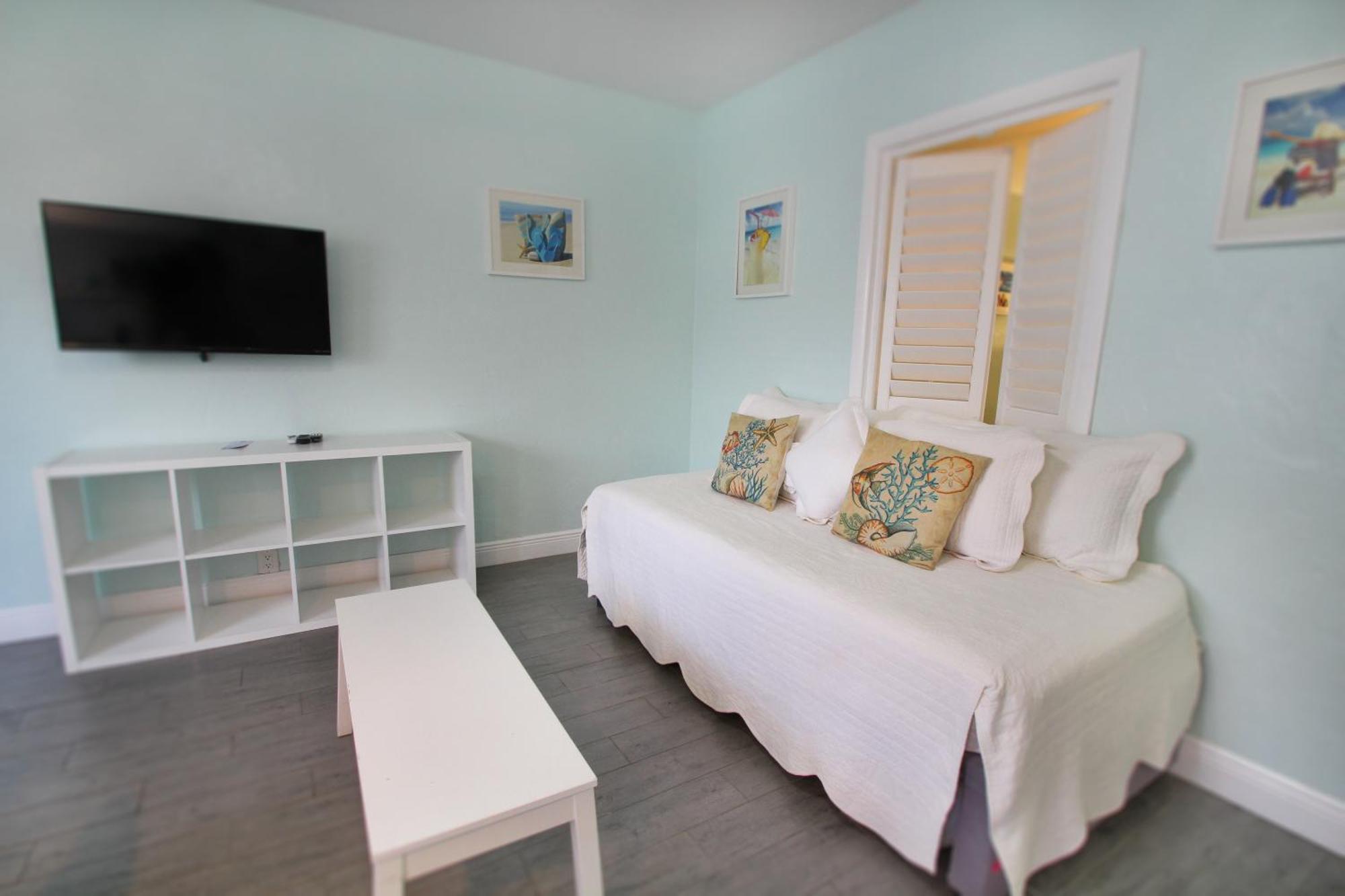 One-Bedroom Suite,1211347270:JPEG