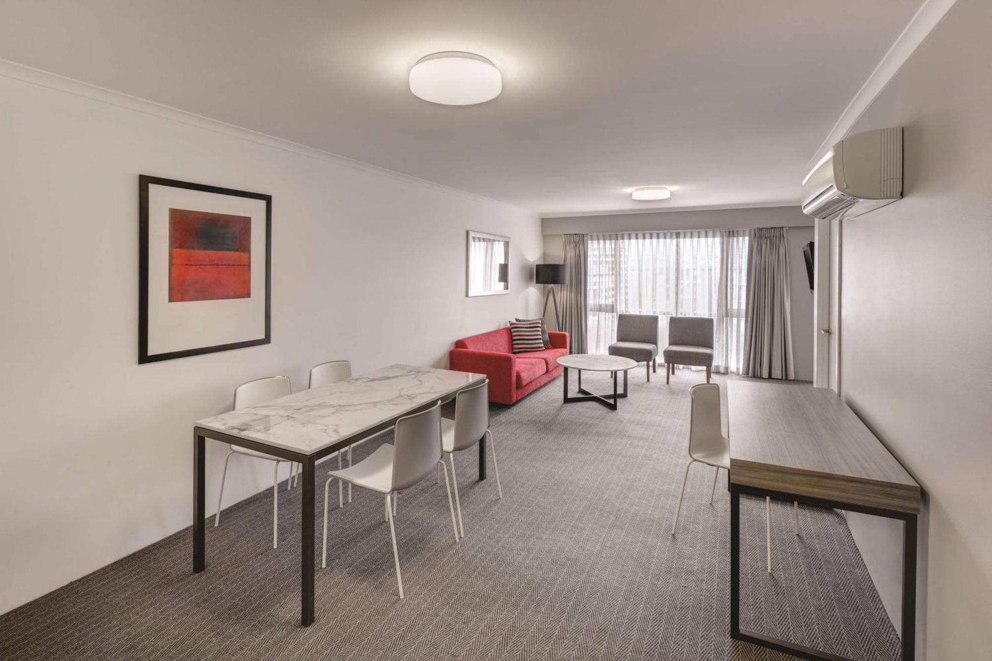 Two Bedroom Apartment - King (or Twin) with Balcony and Spa Bath,1212521305:JPEG