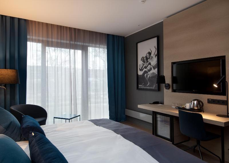 Superior Room with Waterpark and Gym Access,1212650698:JPEG