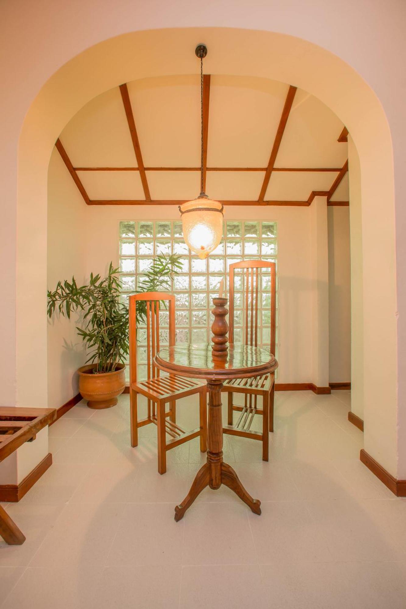 Deluxe Double with 10 minutes FREE Head Massage maximum for 1 person per room & 15% Discount on Beverages