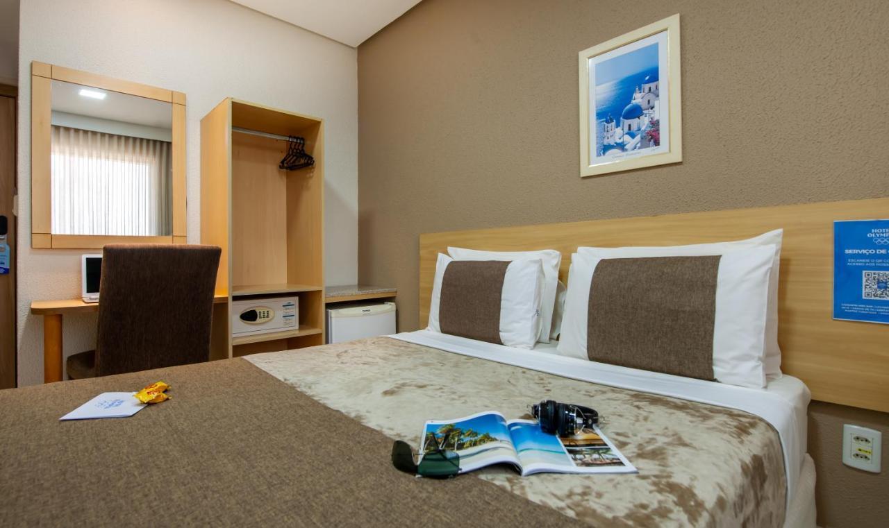 Quarto Duplo Standard com Cama de Casal