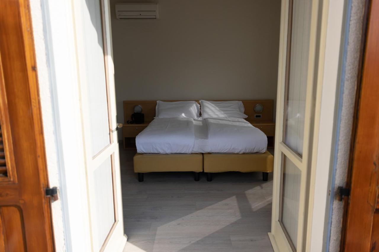 Double or Twin Room with Lake View,1233413660:JPEG