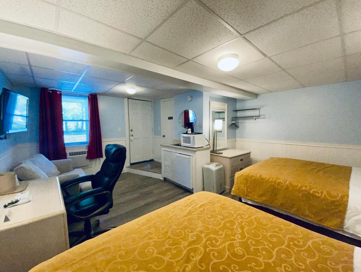 Queen Room with Two Queen Beds - Lower Level