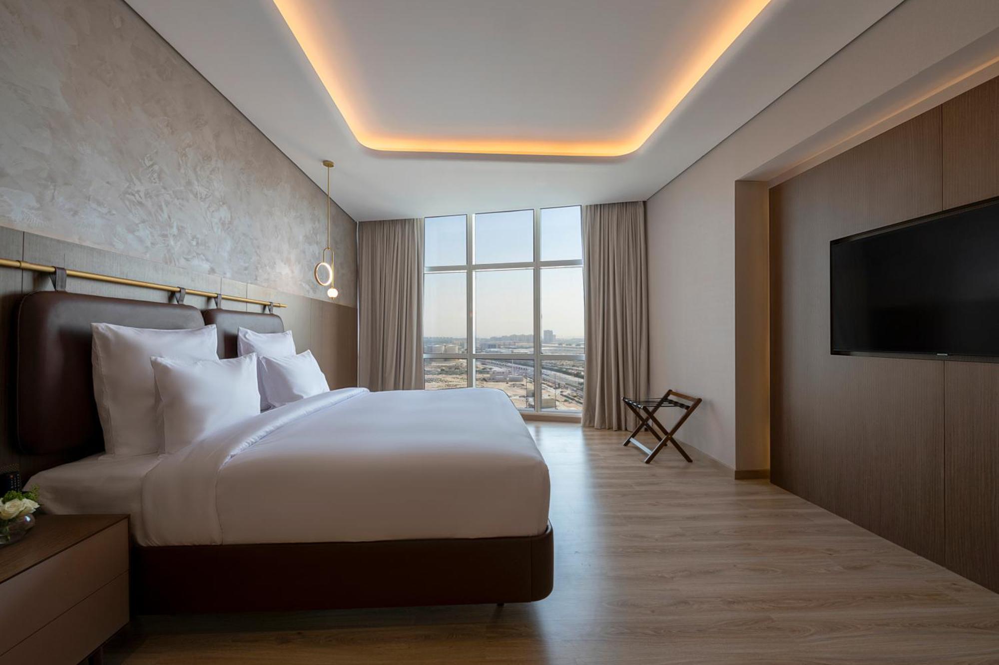 Premium King Suite City View Shuttle to the Beach Mall & Metro Station,1240519222:JPEG