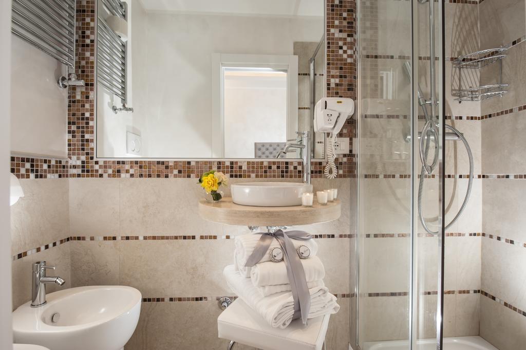 Small Double Room,979717858:JPEG