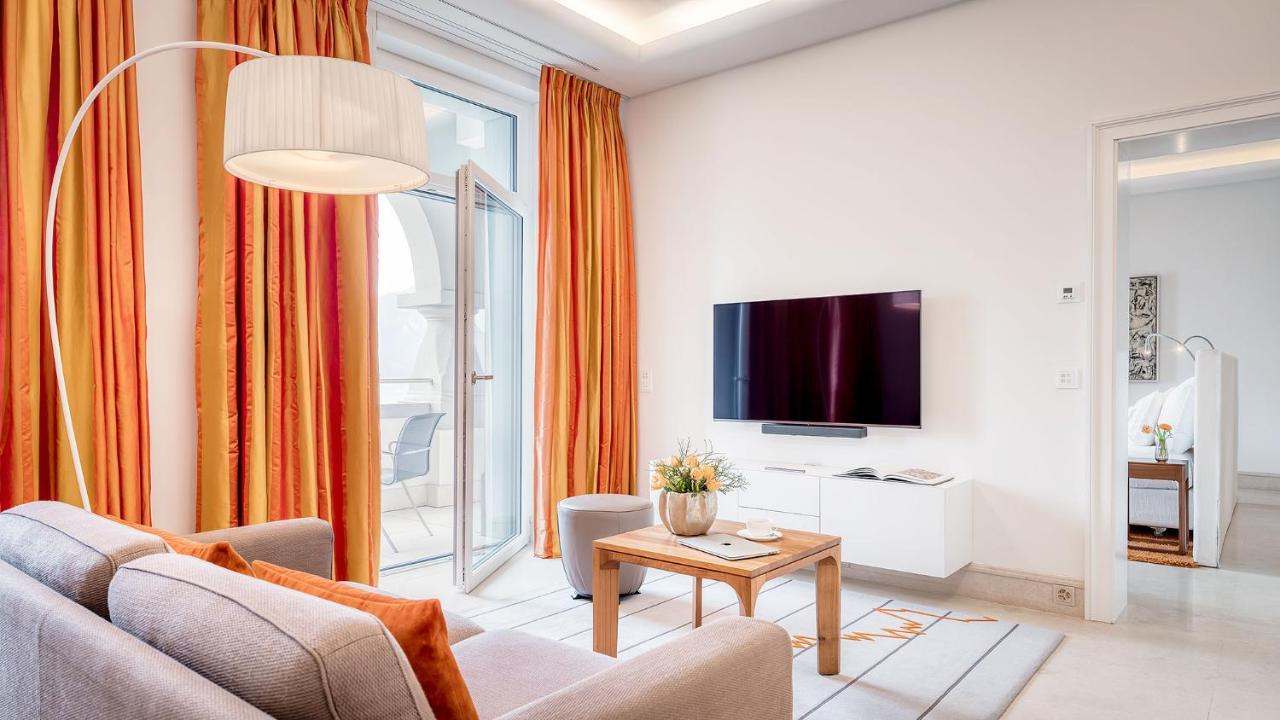 Suite with Lake View