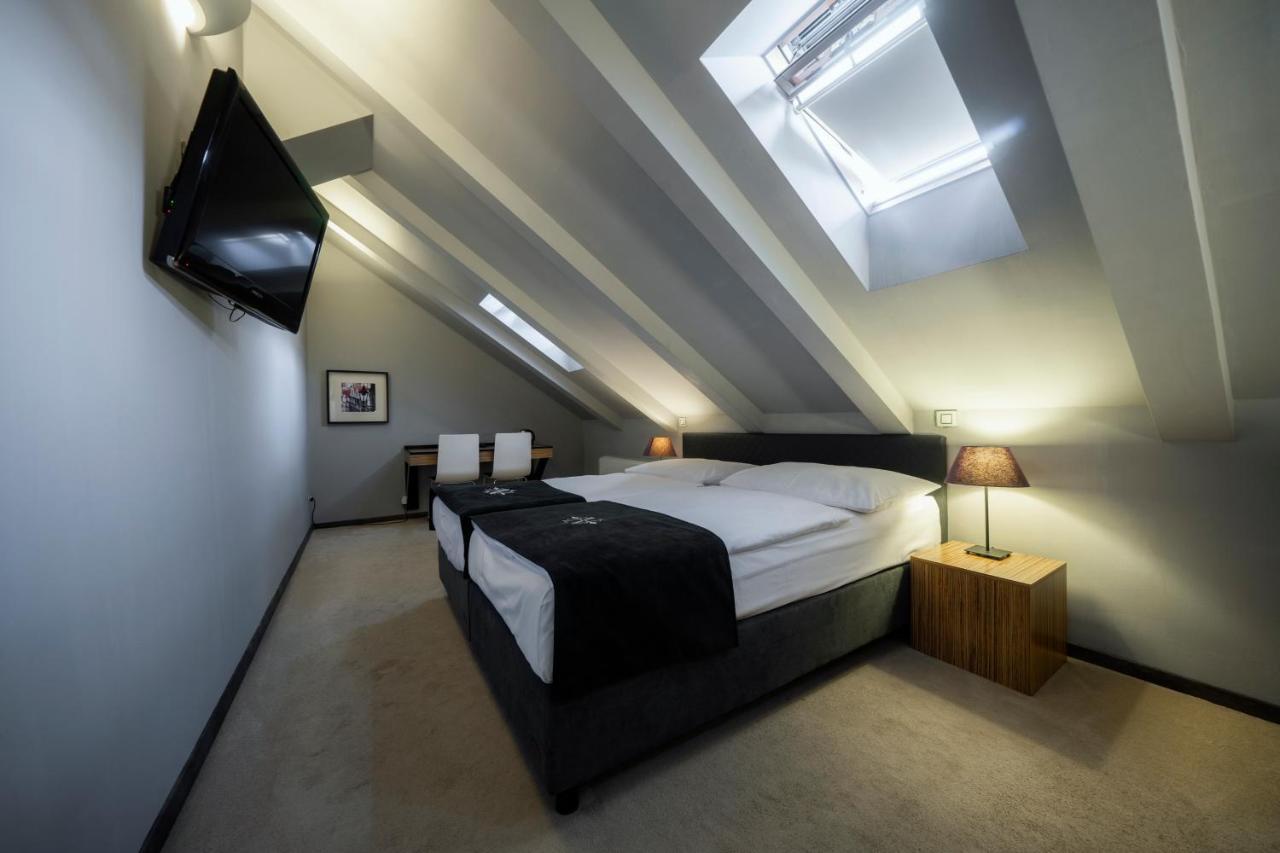 Double Room - Attic,1264253662:JPEG