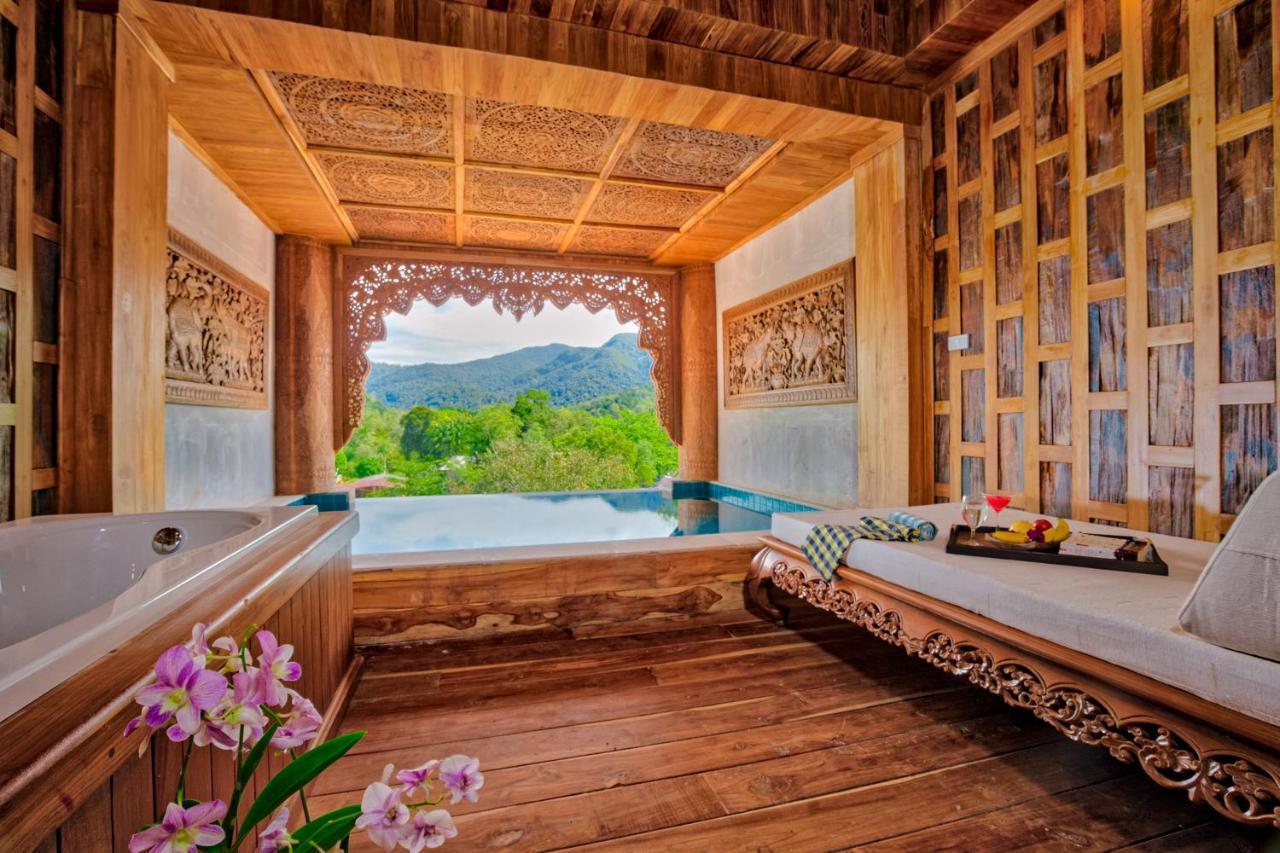 Pool Suite Water View