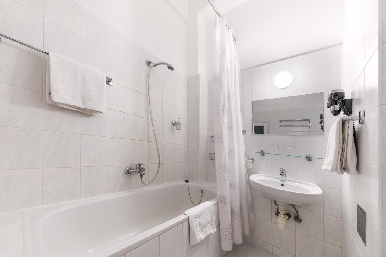 Triple Room,1270606738:JPEG