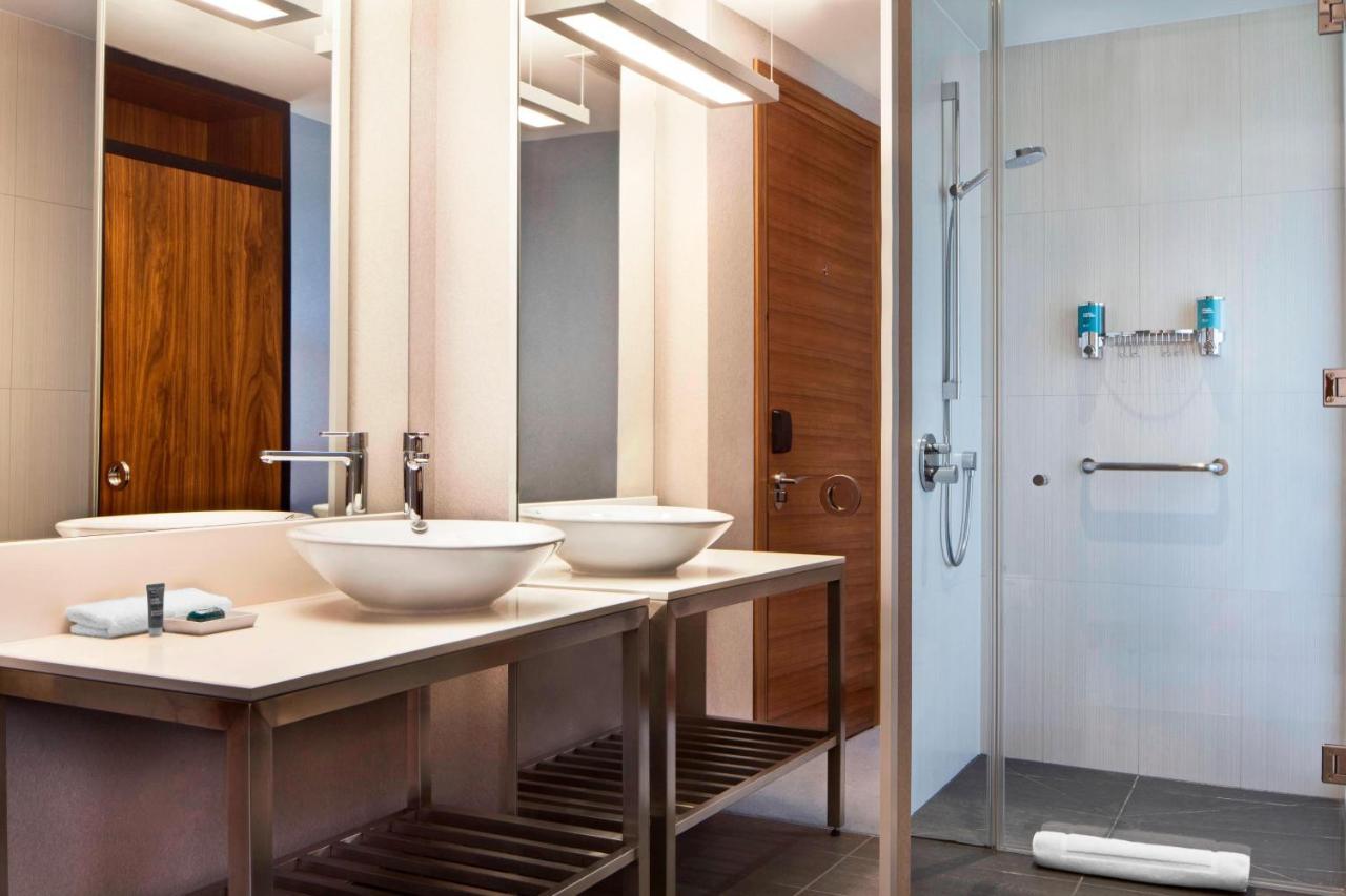 Savvy Suite, 1 Bedroom Executive Suite, 1 King & Sofa Bed