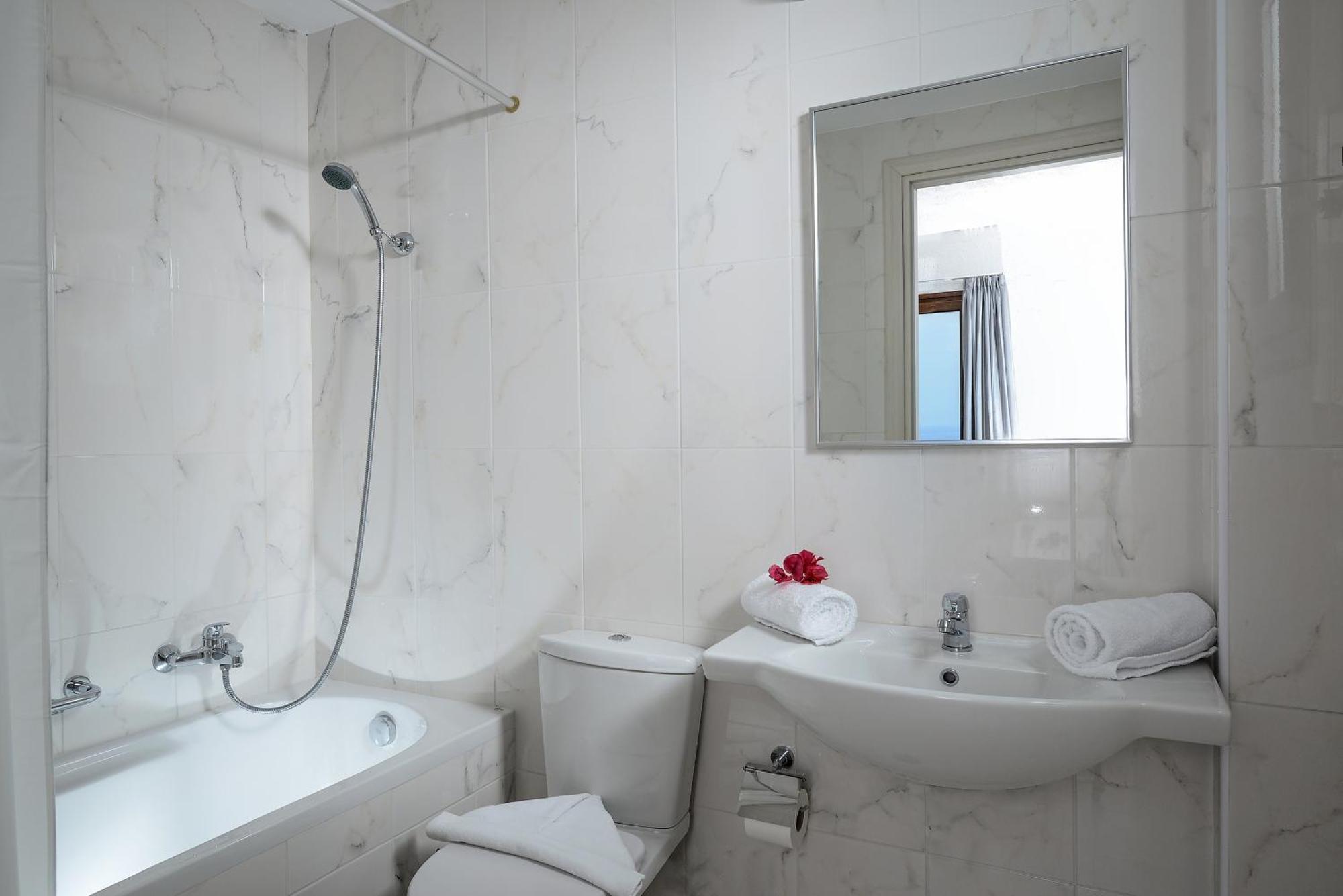 Standard Double or Twin Room with Sea View,1273238989:JPEG