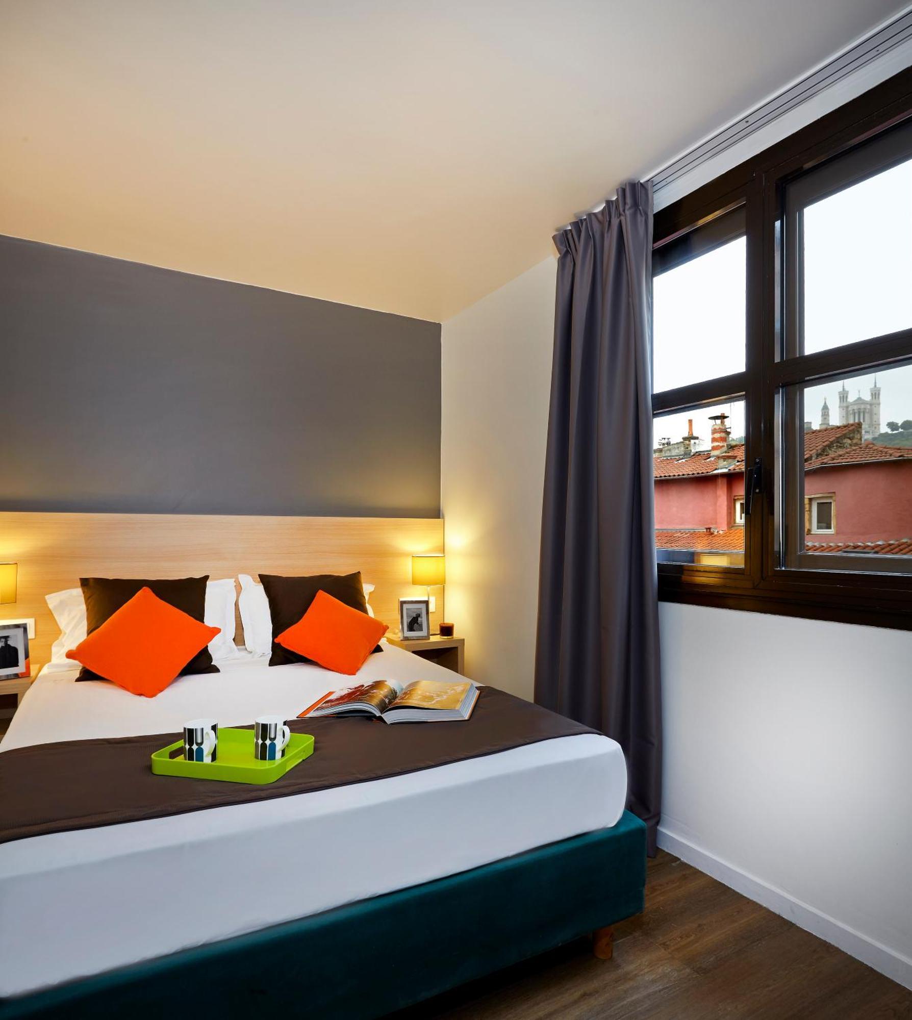 One-Bedroom Apartment without Air Conditioning